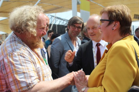 Eckart Brandt mit dem Architekten des deutschen Pavillon, Lennart Wiechell, dem Generalkommissar des deutschen Pavillons, Dietmar Schmitz und der Parlamentarischen Staatssekretärin Iris Gleicke auf der Expo in Mailand.